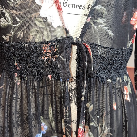 Lace & Crochet Cover Up / Robe by Rue21 - Picture 4 of 8